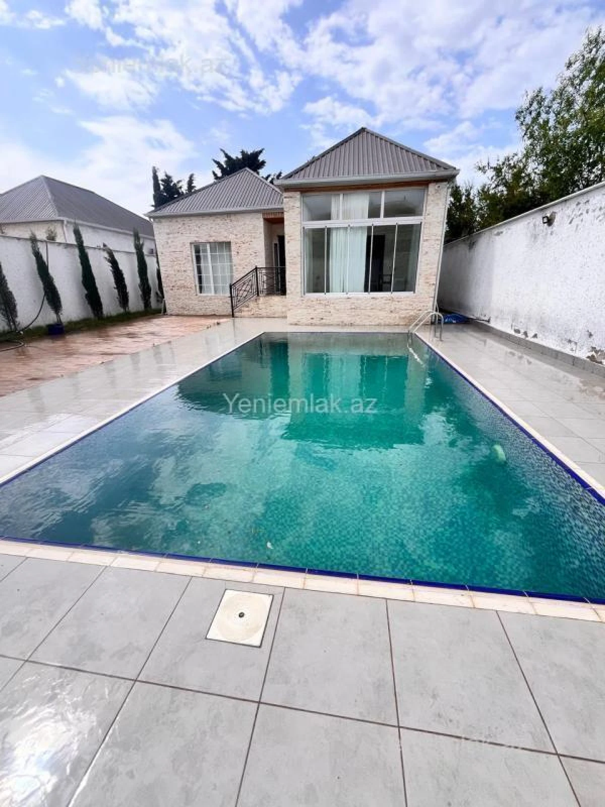 Satılır 4 otaqlı həyət evi 140 m²