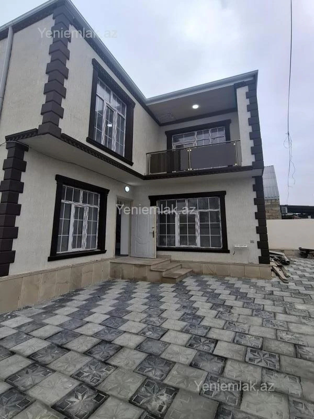 Satılır 5 otaqlı həyət evi 140 m²