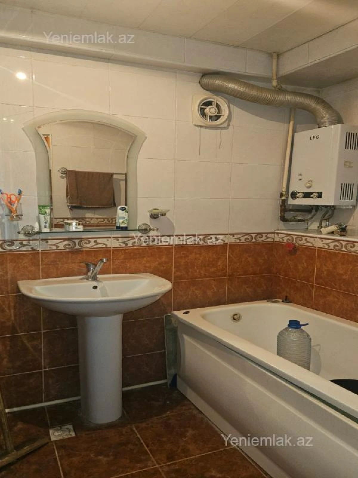 Satılır 2 otaqlı köhnə tikili 65 m²