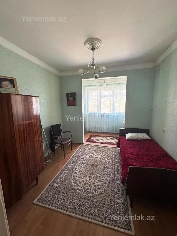 Satılır 3 otaqlı köhnə tikili 70 m²