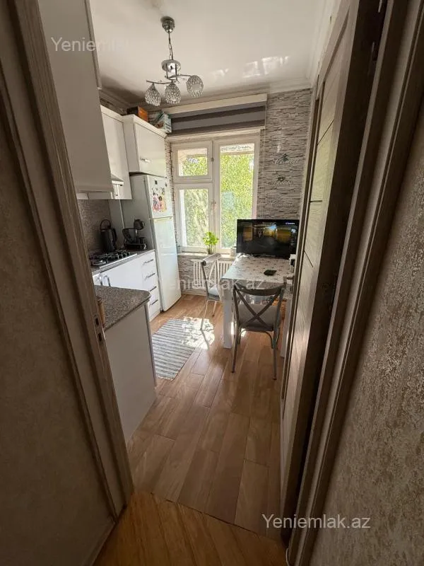 Satılır 3 otaqlı köhnə tikili 75 m²