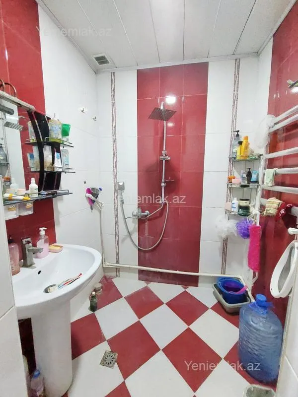 Satılır 2 otaqlı köhnə tikili 52 m²