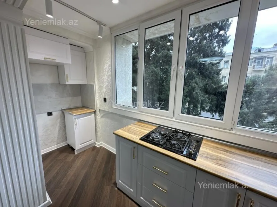 Satılır 3 otaqlı köhnə tikili 70 m²