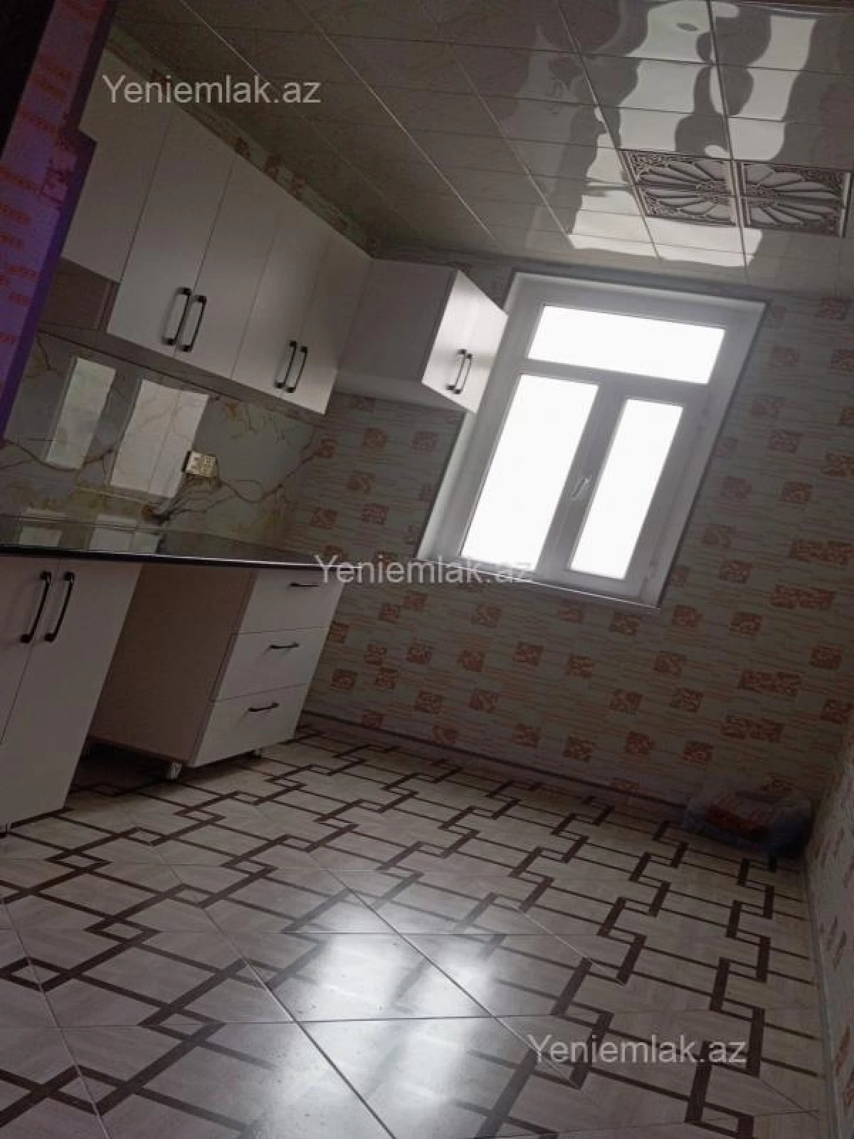 Satılır 4 otaqlı köhnə tikili 100 m²