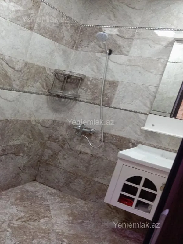 Satılır 4 otaqlı köhnə tikili 100 m²