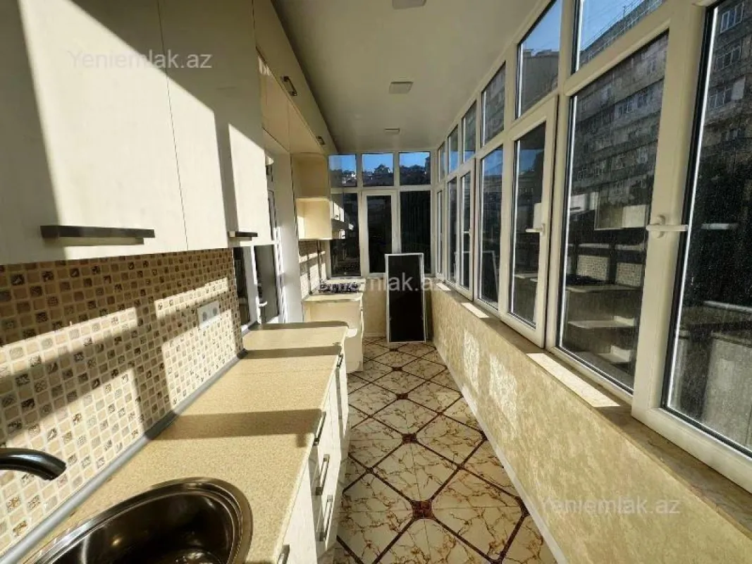 Satılır 3 otaqlı köhnə tikili 75.6 m²