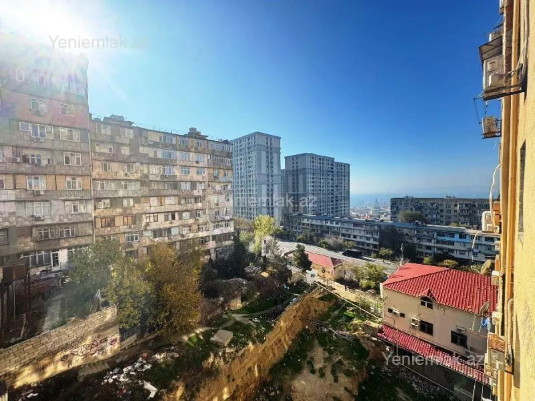 Satılır 3 otaqlı köhnə tikili 75.6 m²
