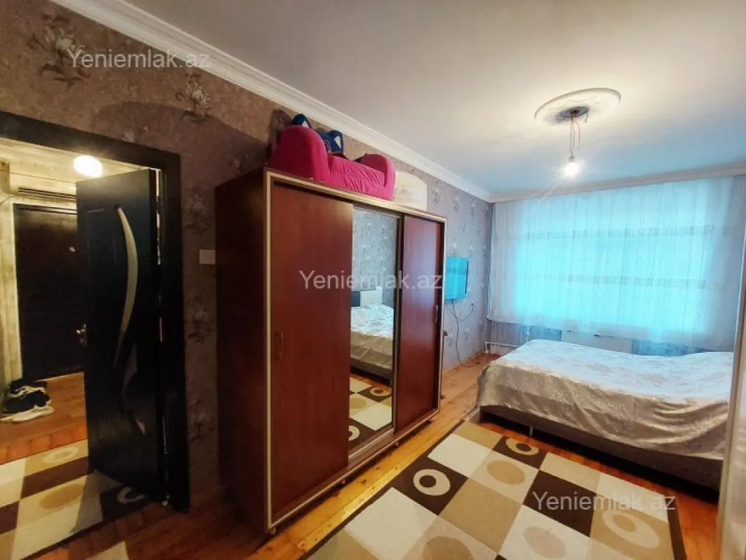 Satılır 3 otaqlı köhnə tikili 75 m²