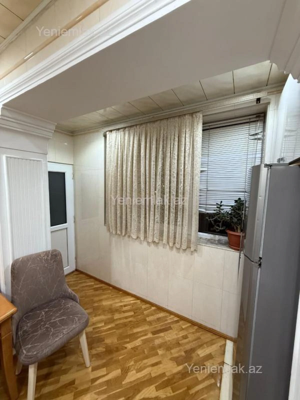 Satılır 3 otaqlı köhnə tikili 90 m²