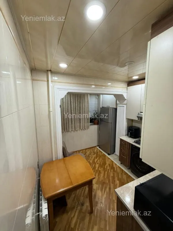 Satılır 3 otaqlı köhnə tikili 90 m²