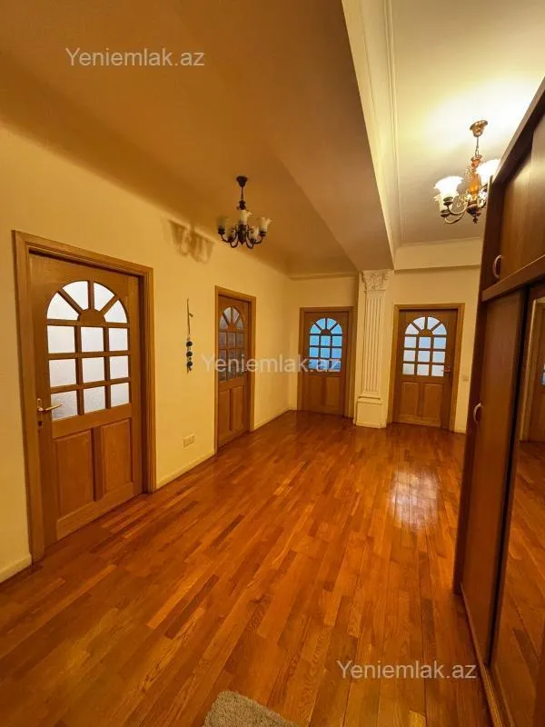 Satılır 4 otaqlı yeni tikili 190 m²
