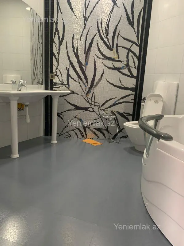 Satılır 3 otaqlı yeni tikili 125 m²