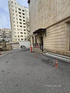 Satılır 4 otaqlı köhnə tikili 120 m²