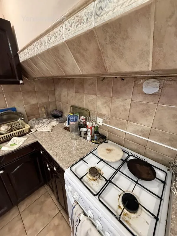 Satılır 4 otaqlı köhnə tikili 120 m²