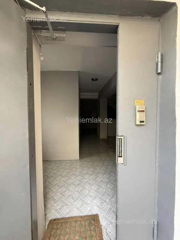 Satılır 4 otaqlı köhnə tikili 120 m²