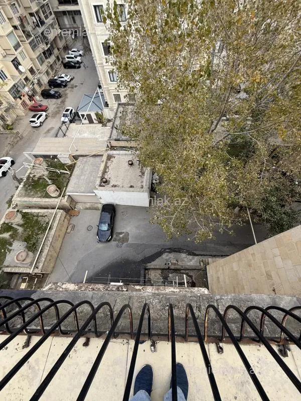 Satılır 4 otaqlı köhnə tikili 120 m²