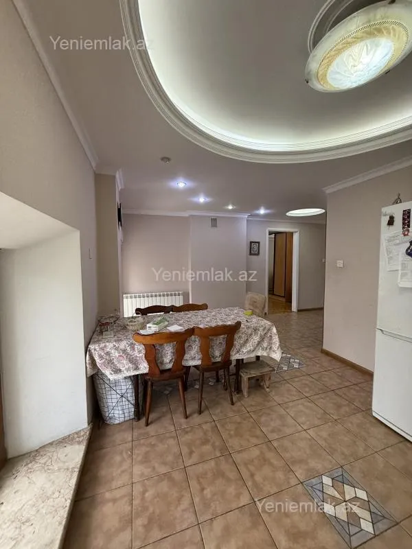 Satılır 4 otaqlı köhnə tikili 120 m²