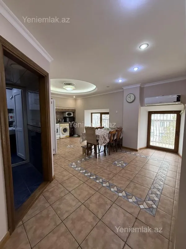 Satılır 4 otaqlı köhnə tikili 120 m²