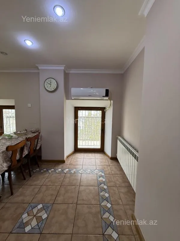 Satılır 4 otaqlı köhnə tikili 120 m²