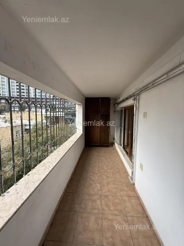 Satılır 4 otaqlı köhnə tikili 120 m²
