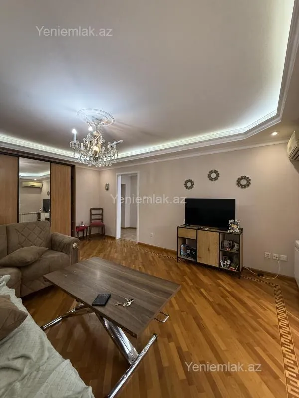 Satılır 4 otaqlı köhnə tikili 120 m²