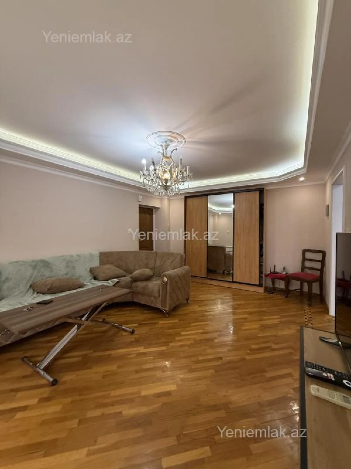 Satılır 4 otaqlı köhnə tikili 120 m²