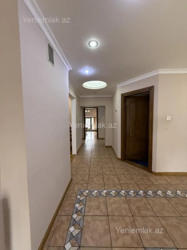 Satılır 4 otaqlı köhnə tikili 120 m²