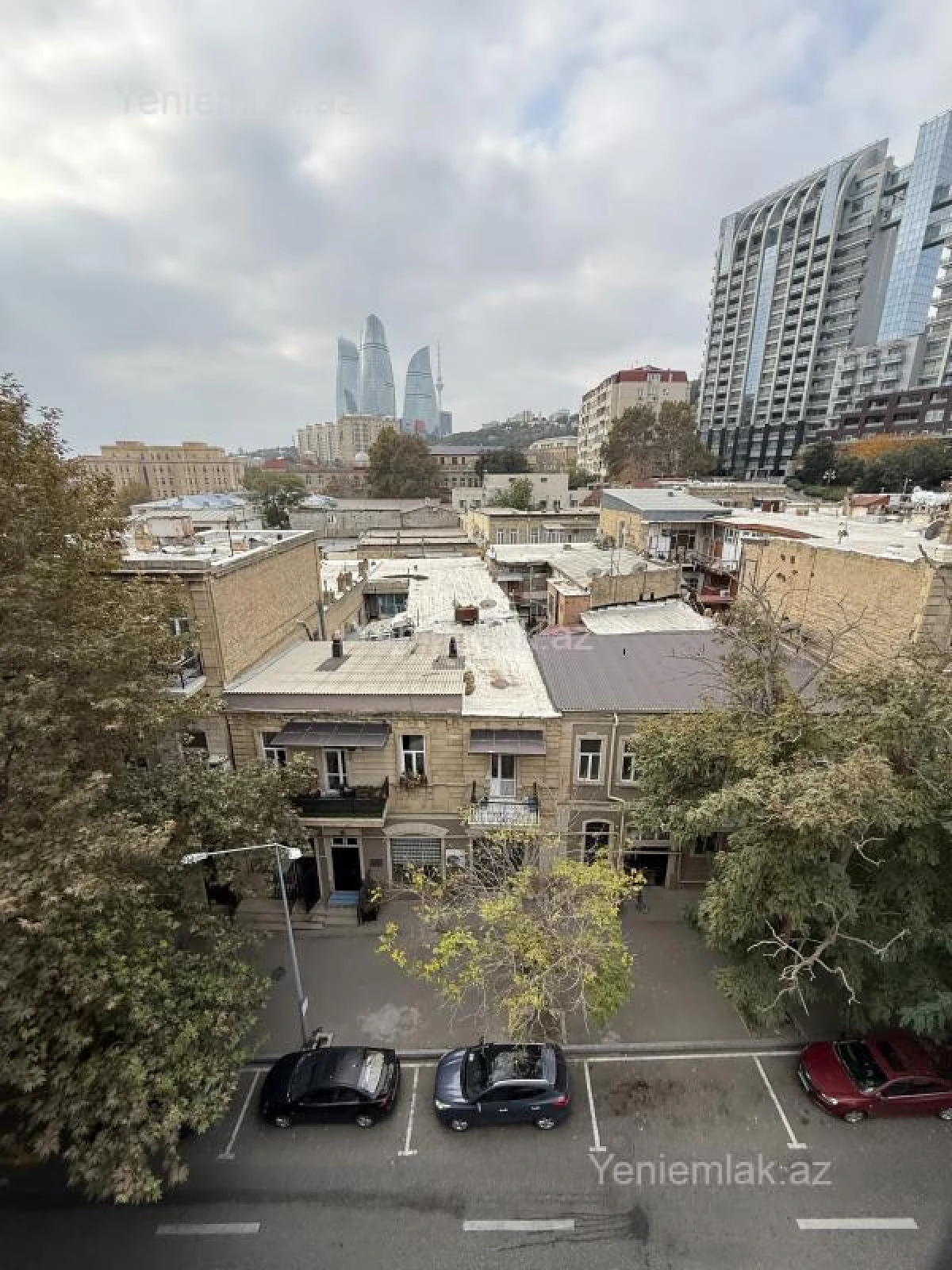 Satılır 4 otaqlı köhnə tikili 120 m²