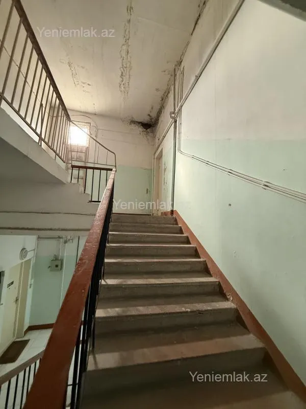 Satılır 4 otaqlı köhnə tikili 120 m²
