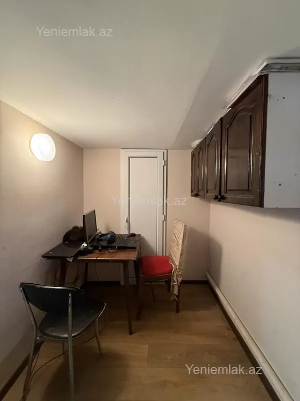 Satılır 4 otaqlı köhnə tikili 120 m²