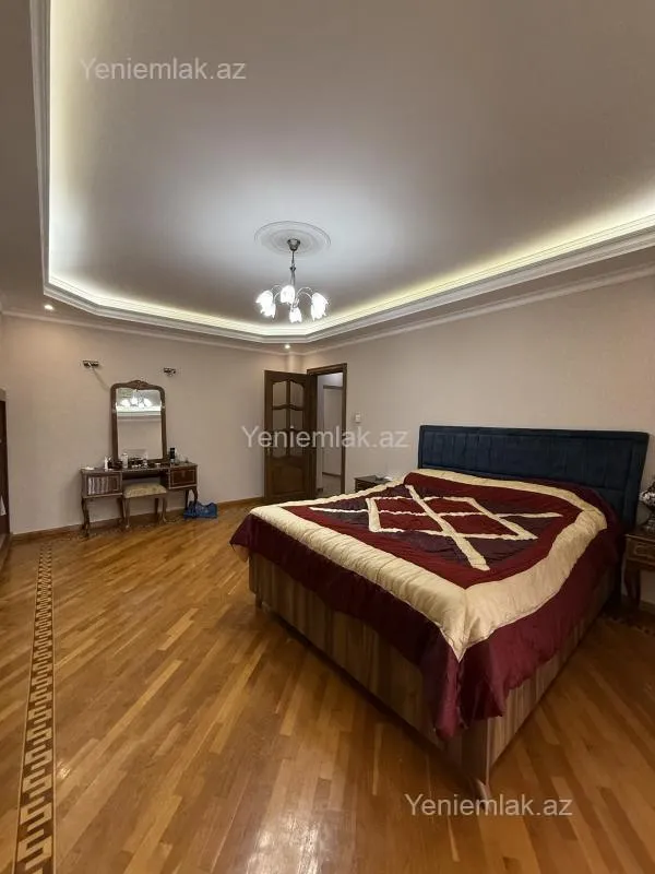 Satılır 4 otaqlı köhnə tikili 120 m²