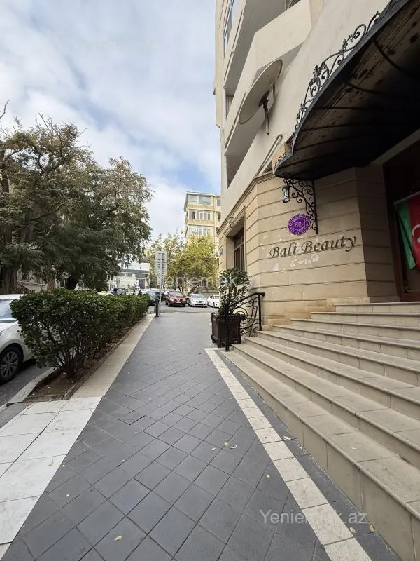 Satılır 4 otaqlı köhnə tikili 120 m²