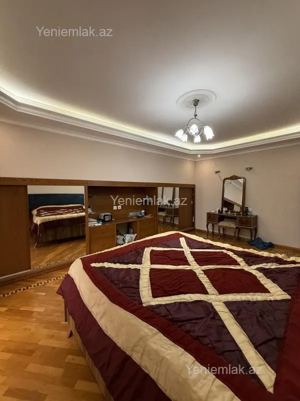 Satılır 4 otaqlı köhnə tikili 120 m²