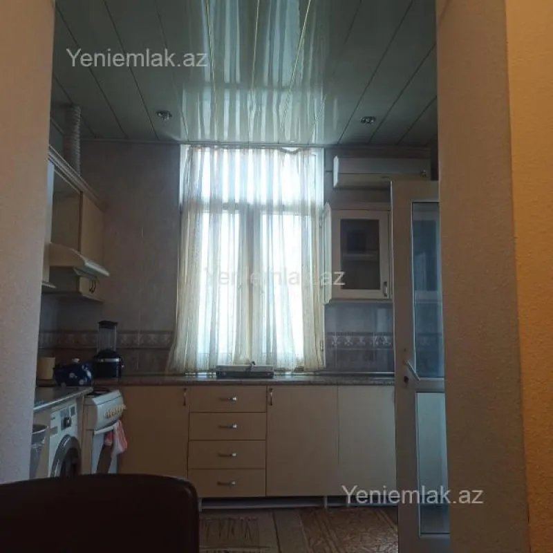 Satılır 2 otaqlı köhnə tikili 60 m²