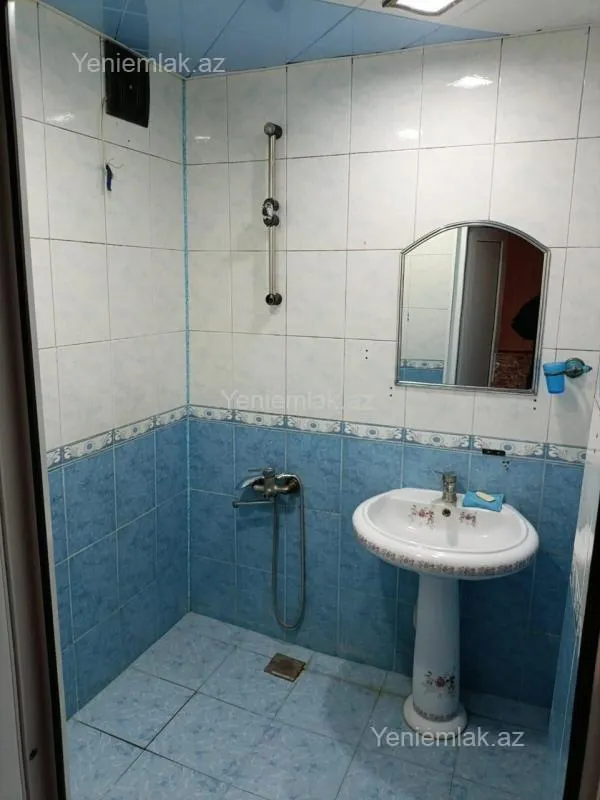 Satılır 3 otaqlı köhnə tikili 80 m²