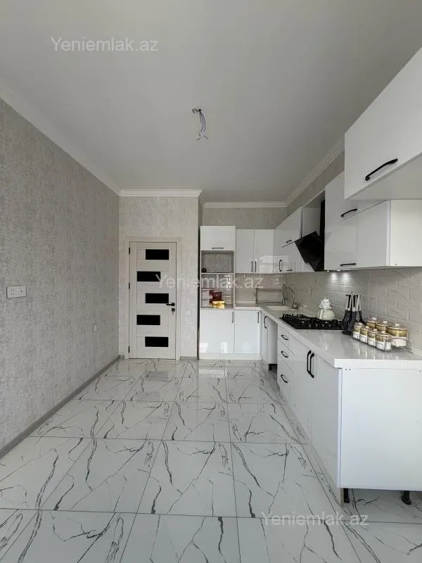 Satılır 3 otaqlı yeni tikili 82 m²