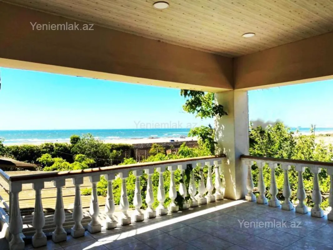 Satılır 6 otaqlı həyət evi 330 m²