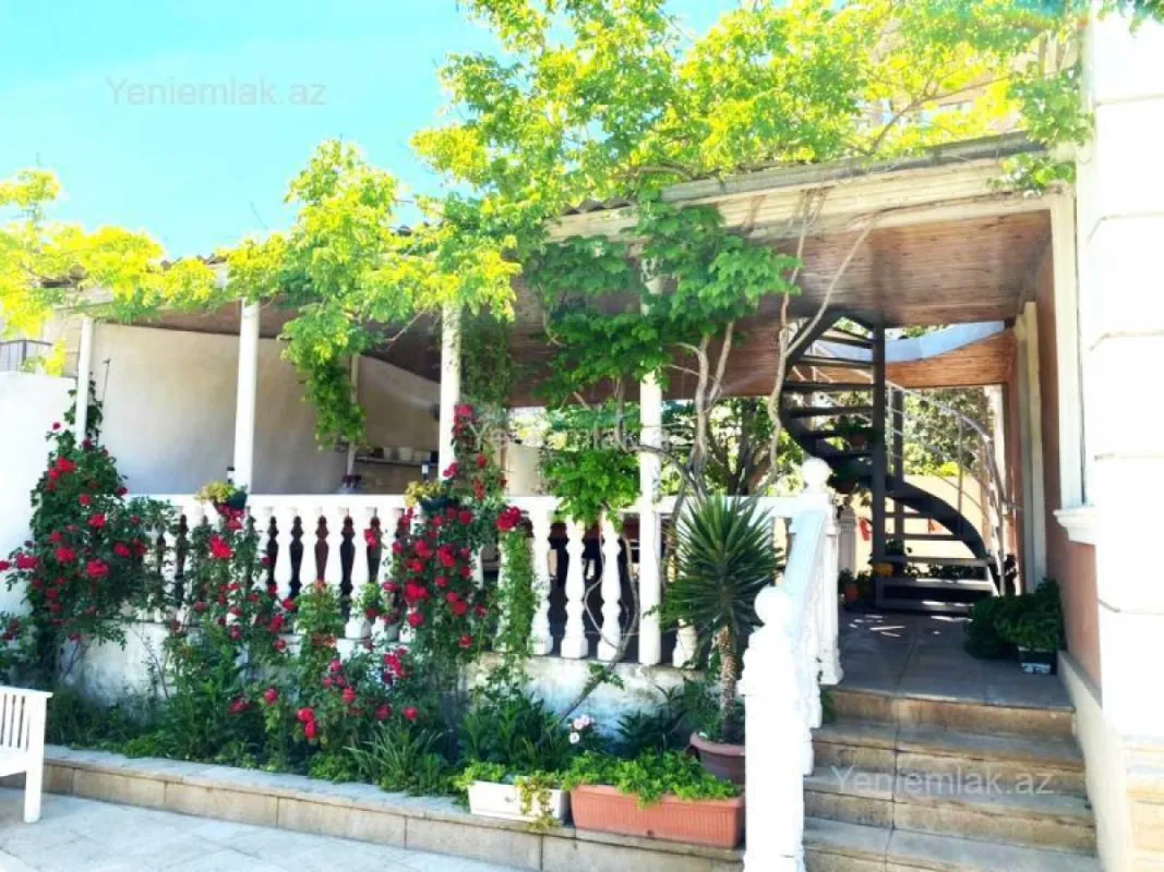 Satılır 6 otaqlı həyət evi 330 m²