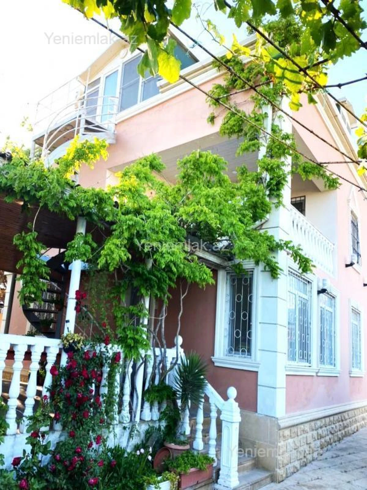 Satılır 6 otaqlı həyət evi 330 m²