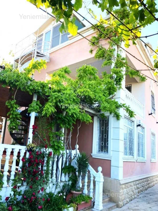 Satılır 6 otaqlı həyət evi 330 m²