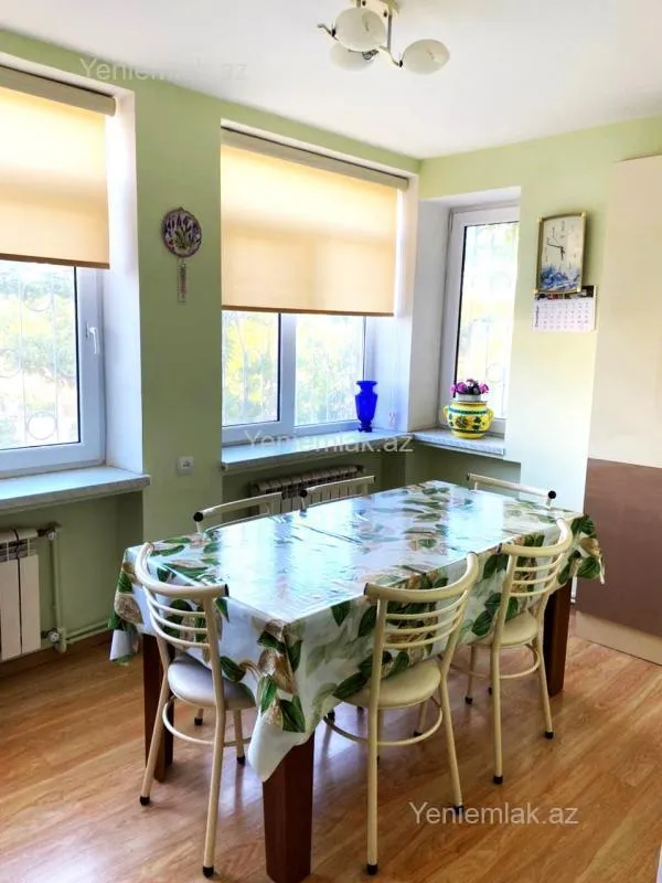 Satılır 6 otaqlı həyət evi 330 m²