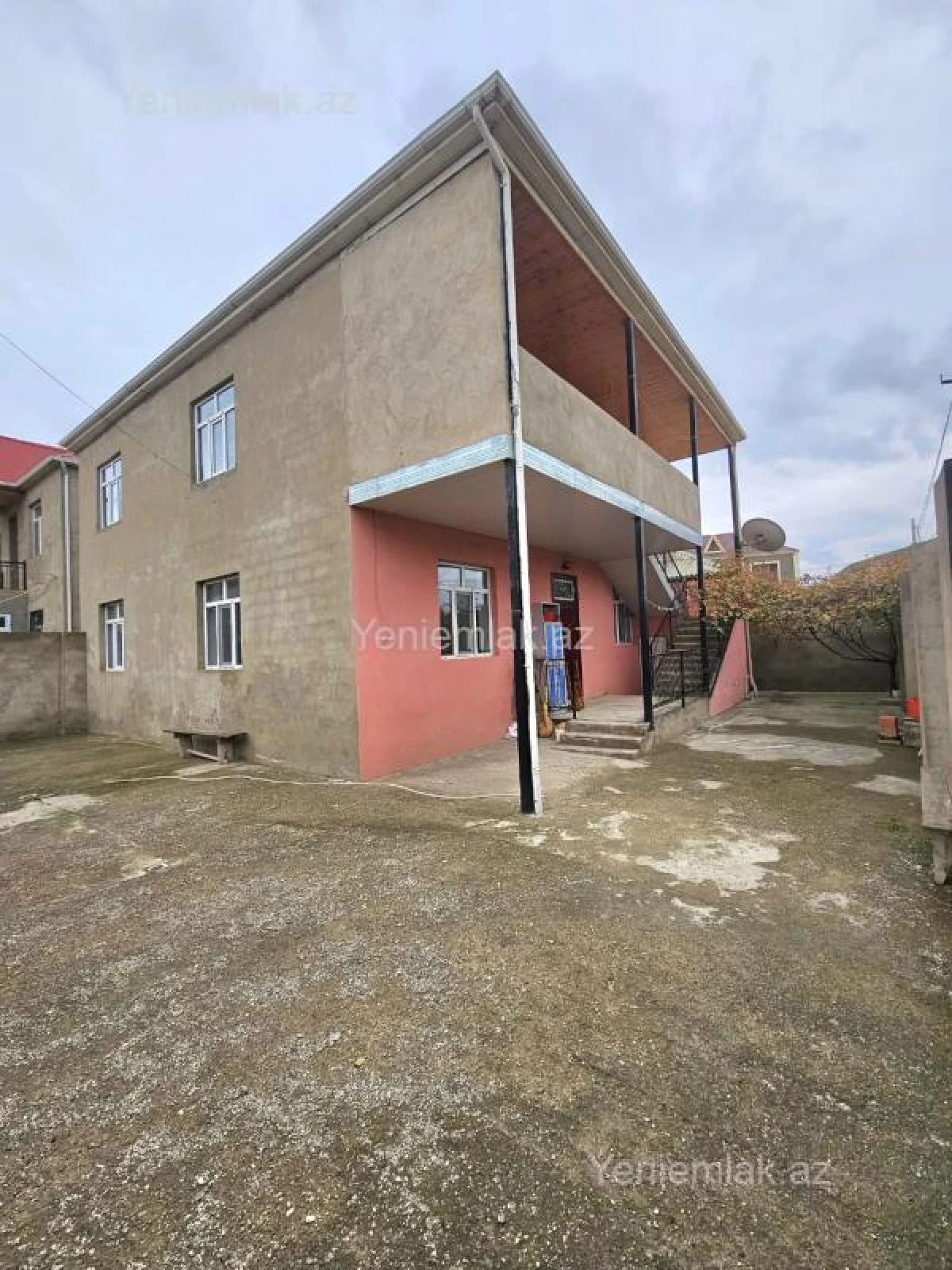 Satılır 6 otaqlı həyət evi 175 m²
