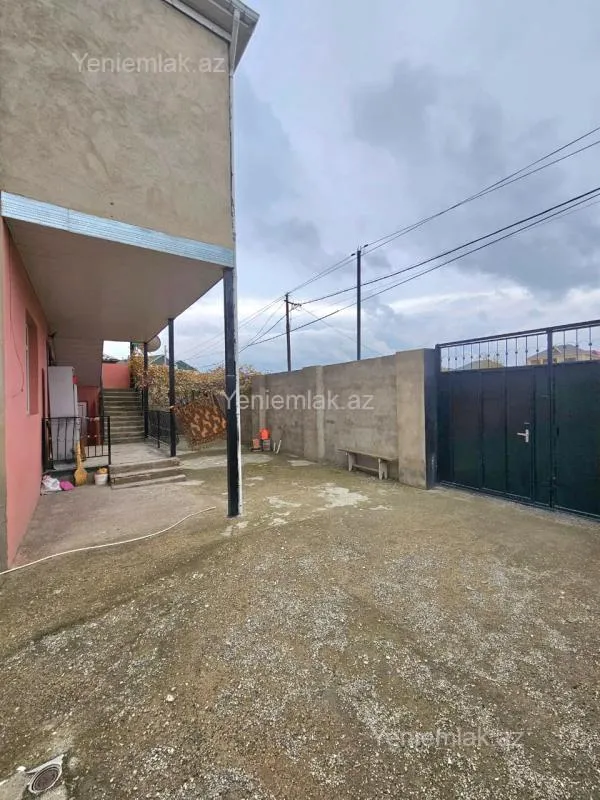 Satılır 6 otaqlı həyət evi 175 m²