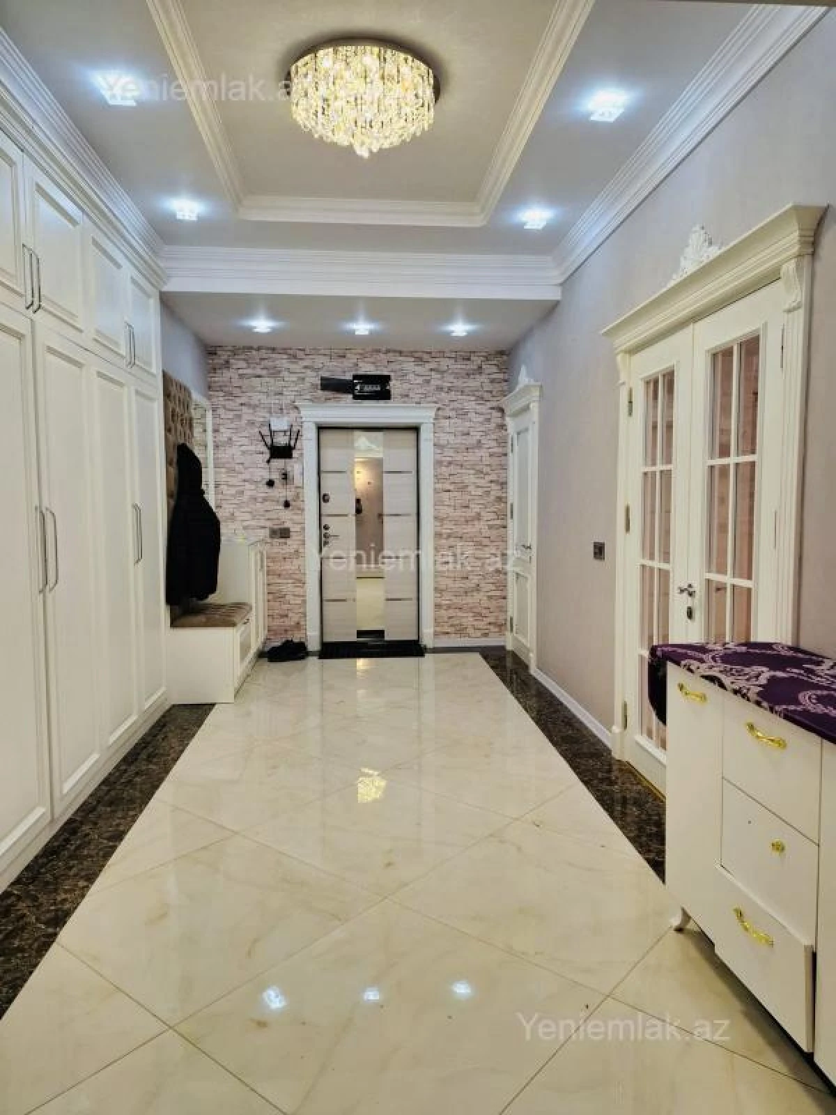 Satılır 3 otaqlı yeni tikili 137 m²