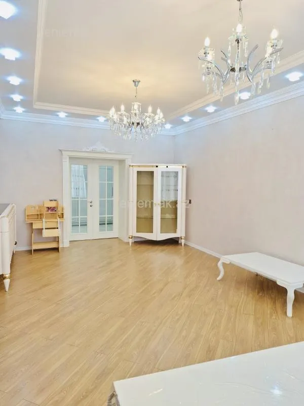 Satılır 3 otaqlı yeni tikili 137 m²