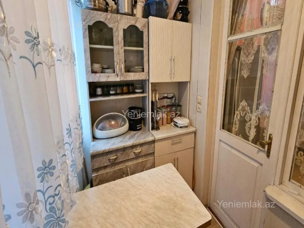 Satılır 3 otaqlı köhnə tikili 60 m²