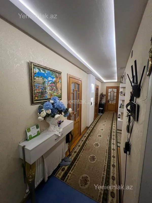 Satılır 4 otaqlı köhnə tikili 130 m²