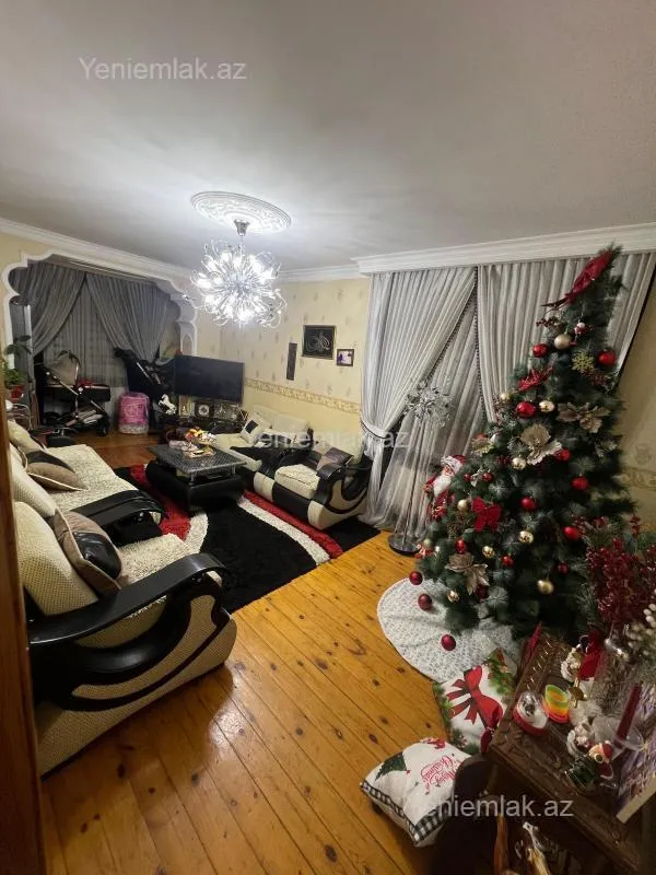 Satılır 4 otaqlı köhnə tikili 130 m²