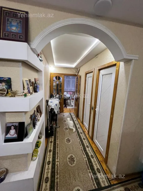 Satılır 4 otaqlı köhnə tikili 130 m²