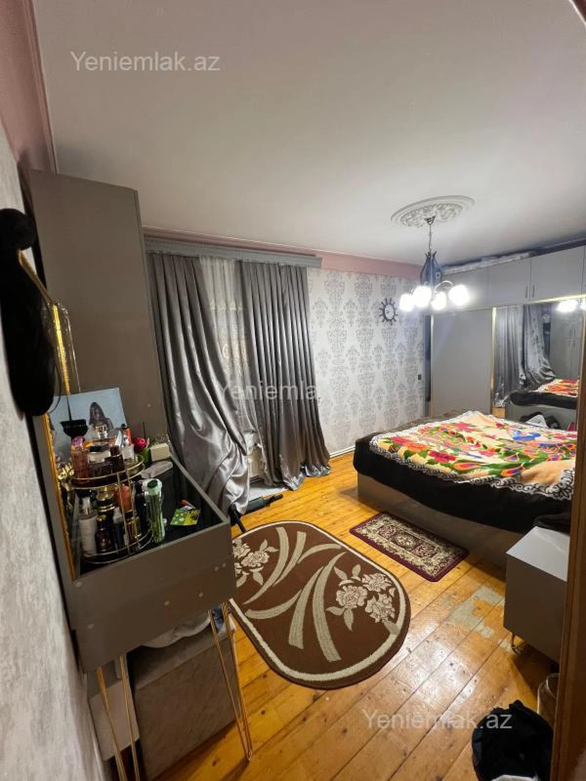 Satılır 4 otaqlı köhnə tikili 130 m²